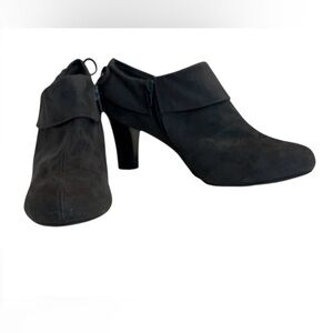 Coach and Four Faux Suede Ankle Booties Cuffed Bow Charcoal Gray Women Size 9.5